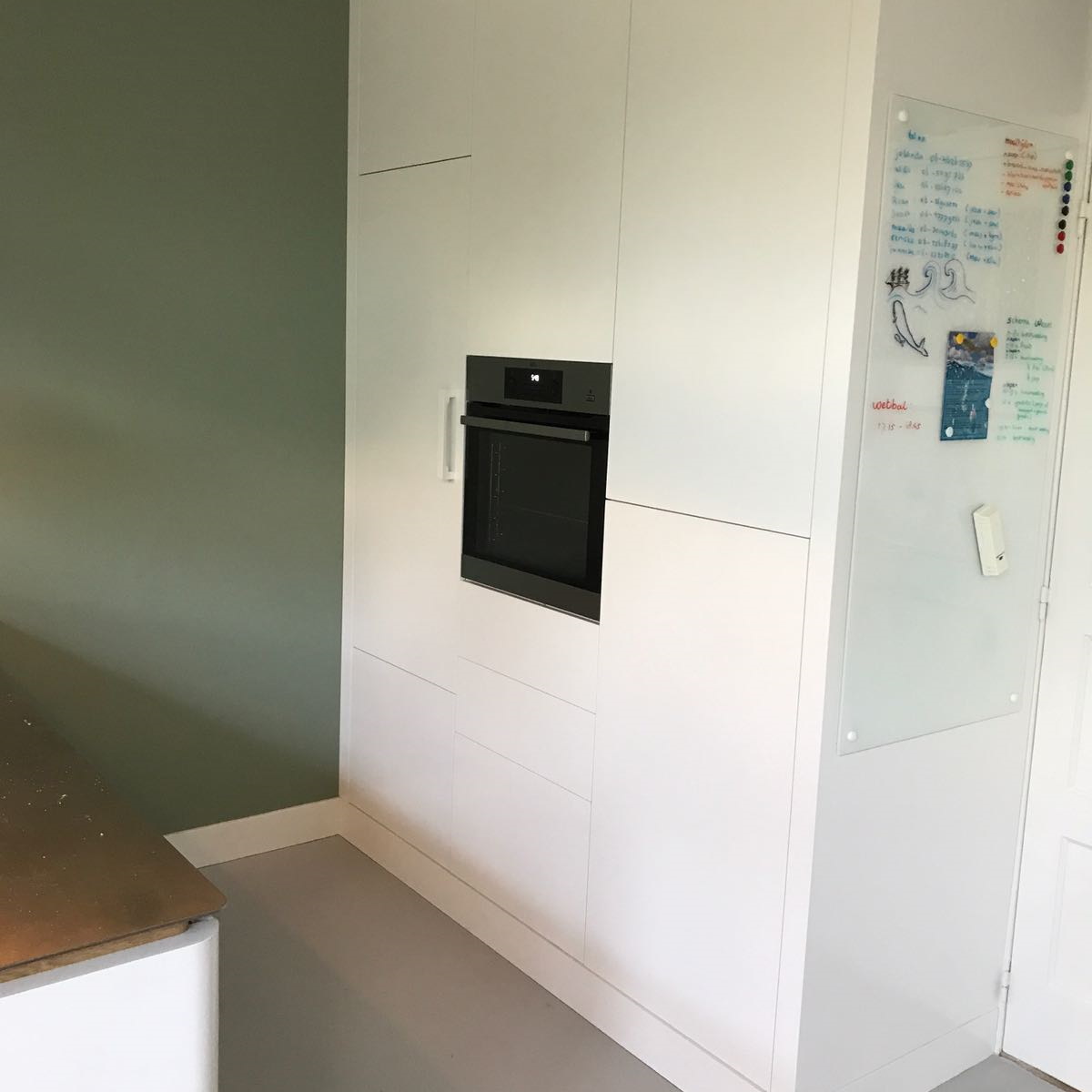 Wit Afgewerkte Voorraadkast